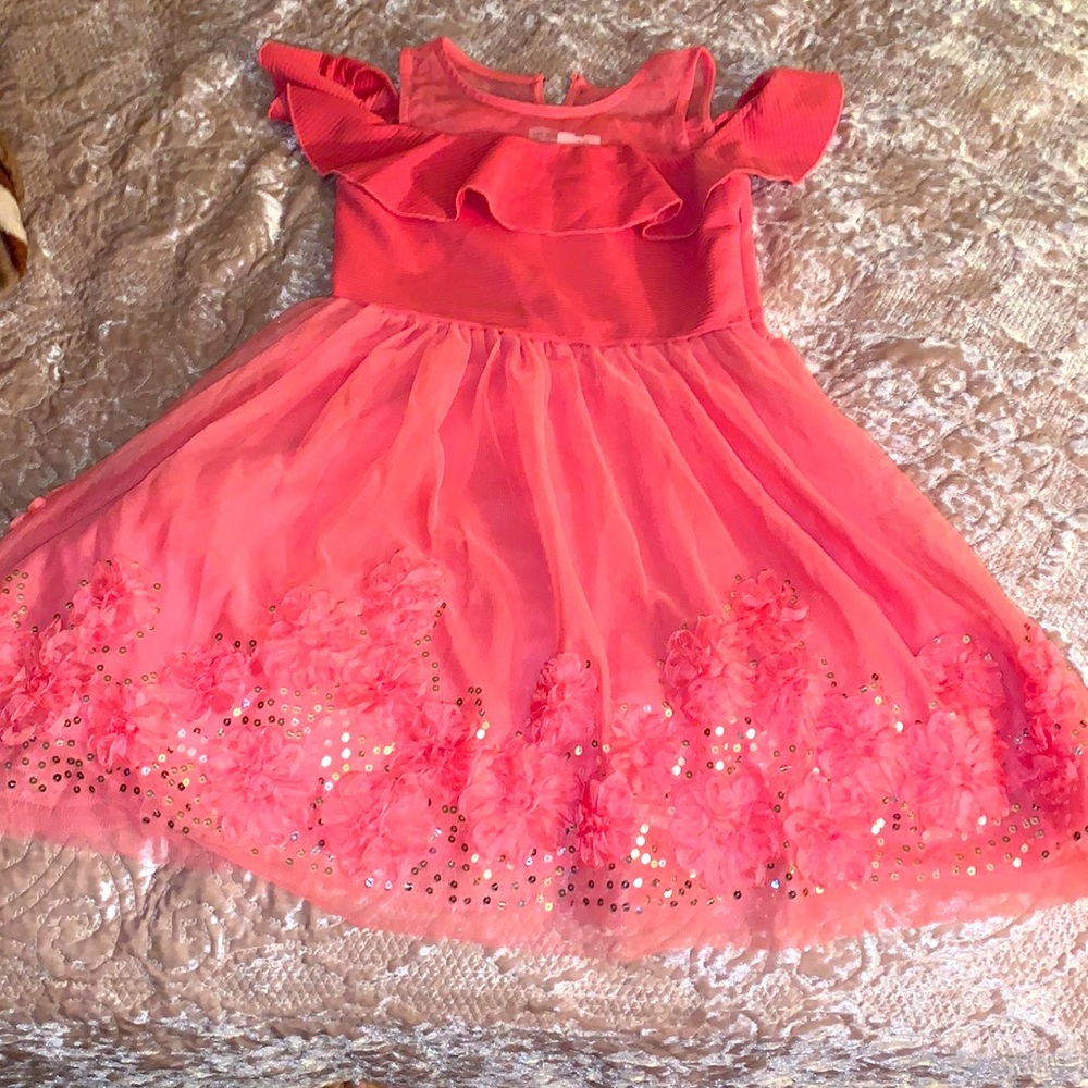 Pinks dress with 3d flowers designs